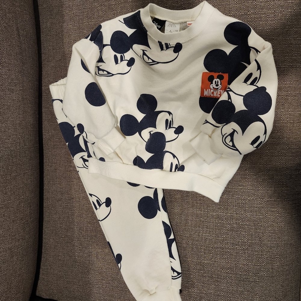 Zara Mickey Mouse White and Black Sweatshirt and Pants Set Top Is Size 5, Pant 6